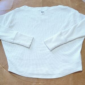 Anthropologie Akemi + Kin Henley Semi cropped long sleeve white top women’s M